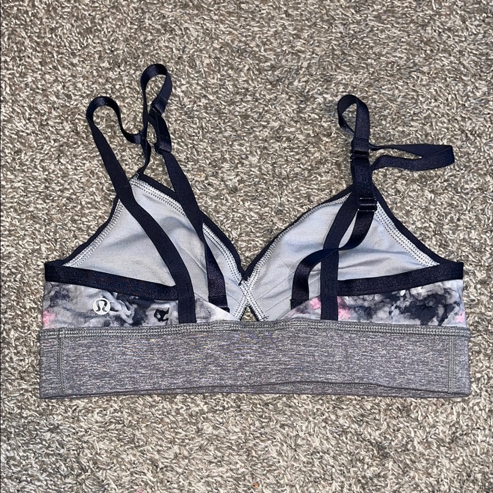 Lululemon 6 Stylish Gray and Black Women's Bra - Picture 2 of 3